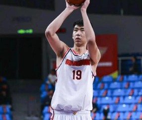 尊龙入口 - 德国杯冲刺阶段走向成谜，深圳男篮战术微调，气氛紧张，资深球员宣示担当