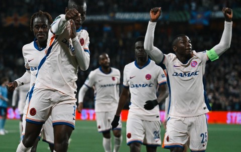 尊龙入口 -切尔西训练开放日，今晚豪取连胜引欢呼，英超在即，轮换策略成焦点的简单介绍