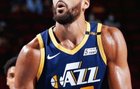 尊龙官方网站 -包含风云突变广州队国际比赛日回应争议；NBA季后赛版图或变；压力陡增；更衣室氛围转暖的词条