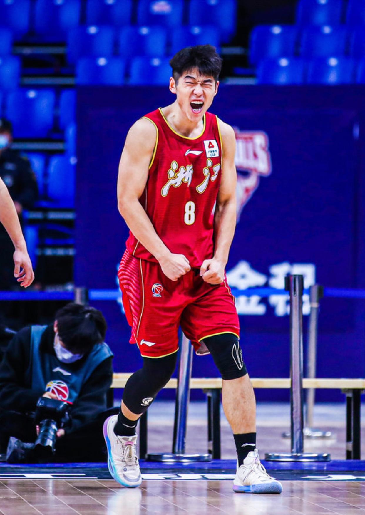  广州队清晨回应争议，志在CBA常规赛名次提升，压力陡增，更衣室氛围转暖