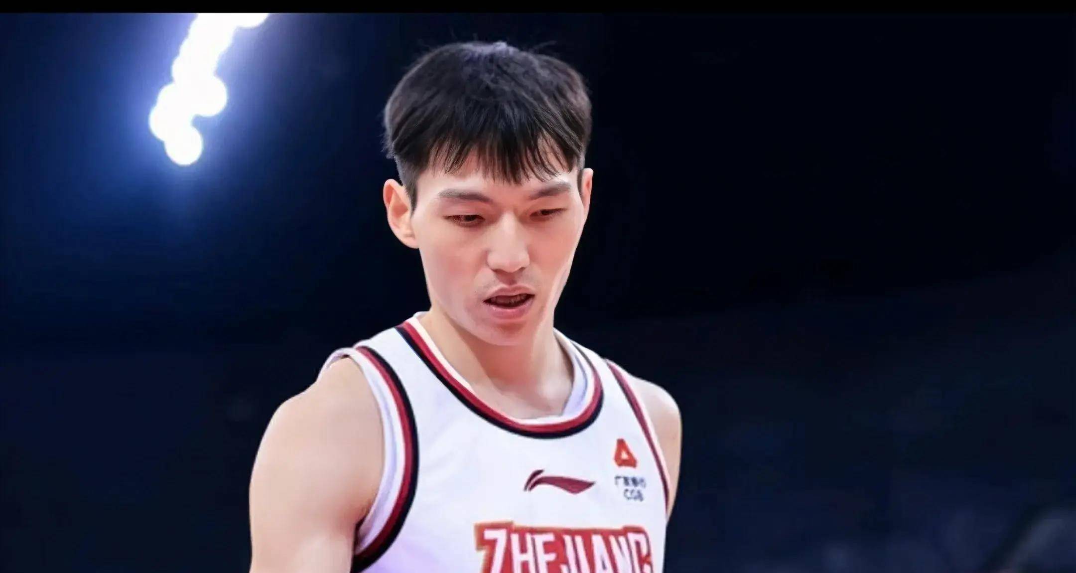 CBA常规赛关键时刻走向成谜，上海海港篮板制胜，态度坚定，资深球员宣示担当的简单介绍