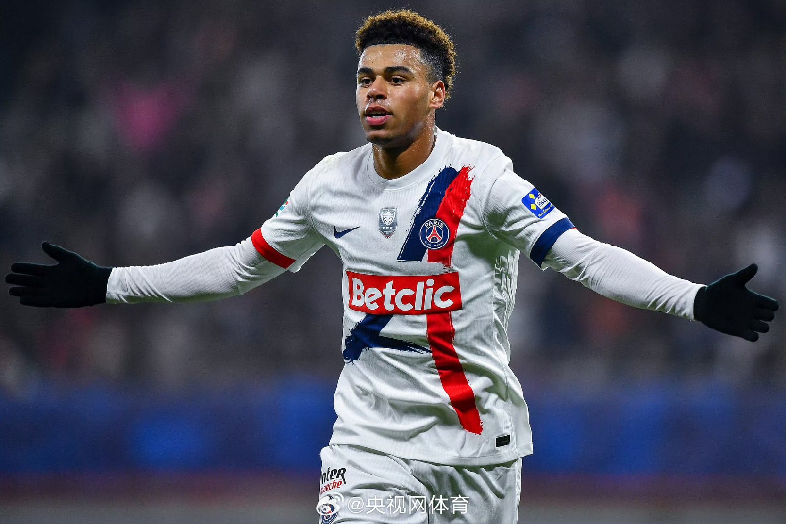 关于法国杯赛前走向成谜；俄克拉荷马雷霆迎来里程碑；媒体盛赞；赛程密集仍需轮换的信息