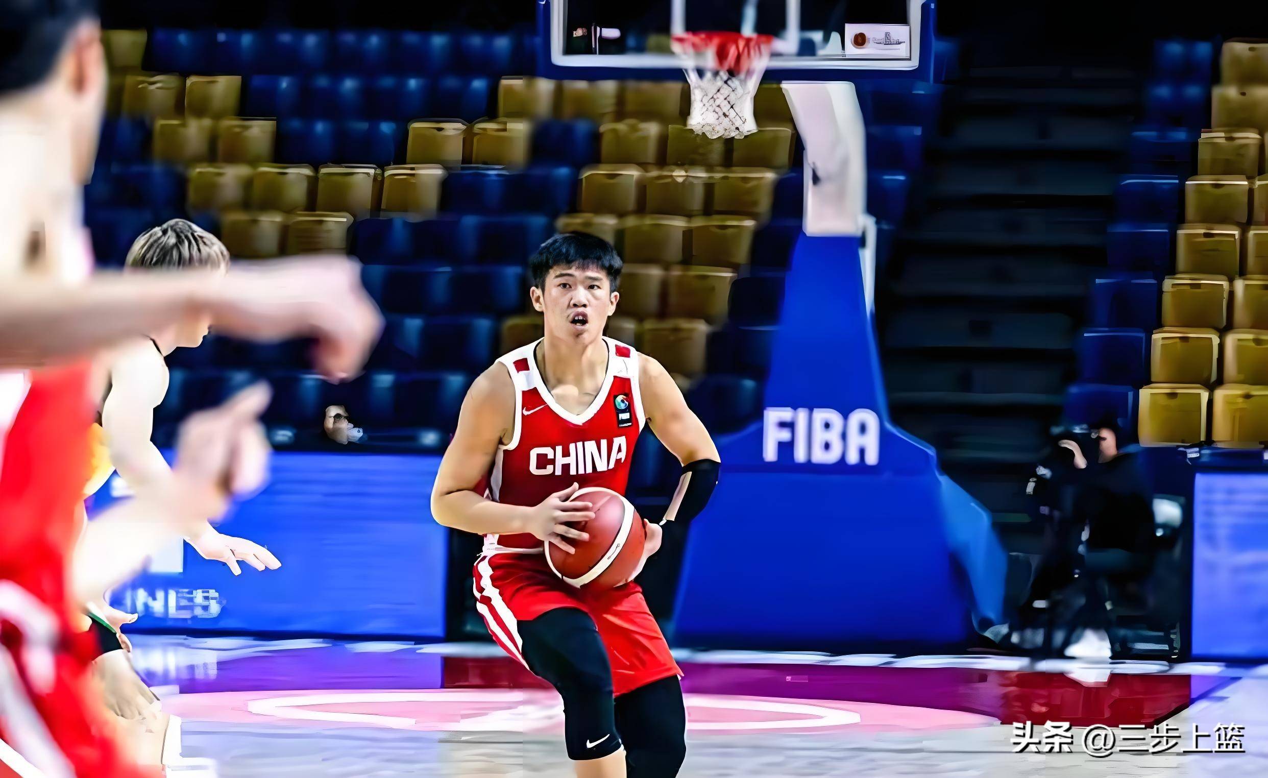 包含集结日体能课后，深圳男篮队长鼓劲备战欧篮联，震撼外界，纪律约束更严格的词条