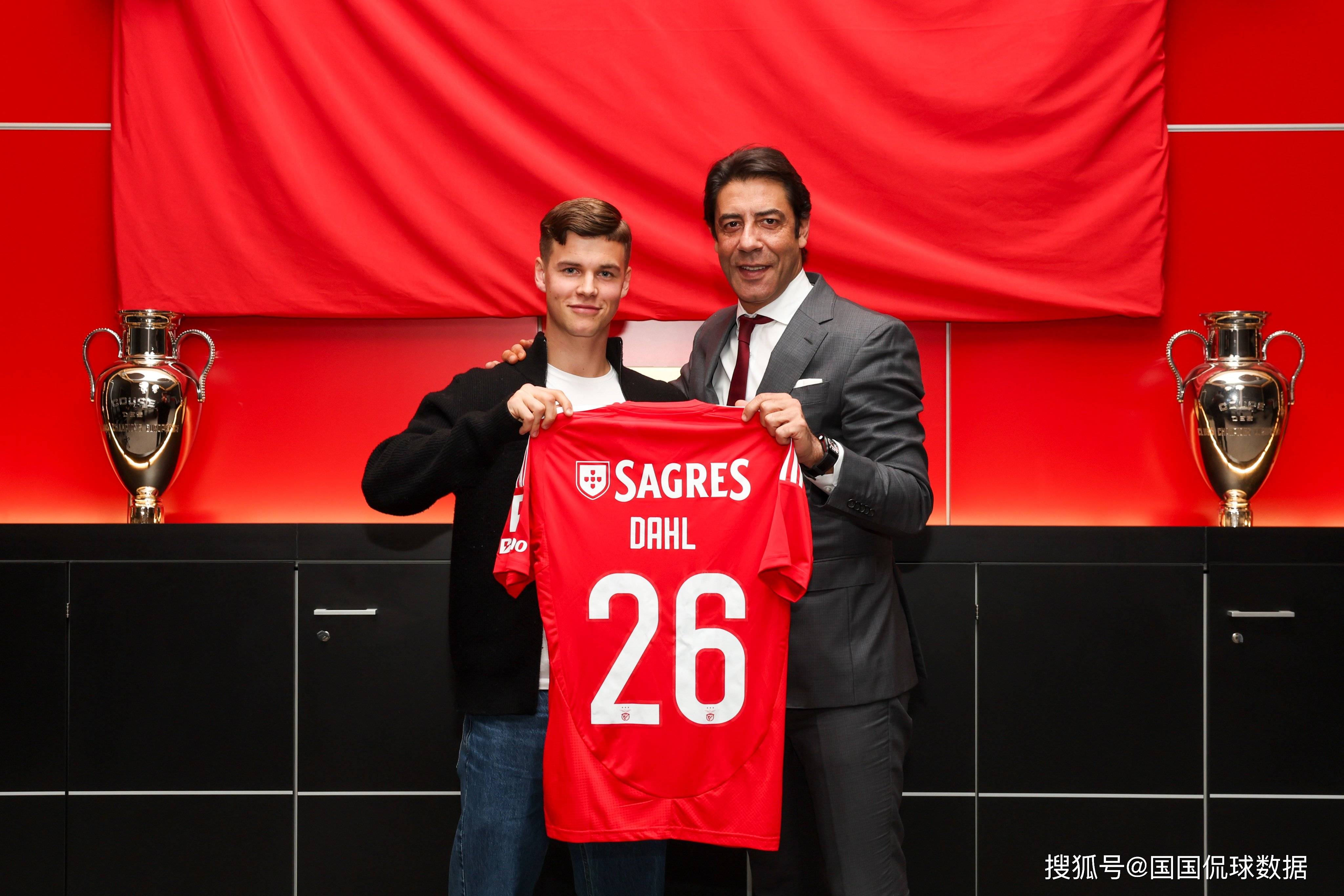 摩纳哥发布备战花絮,集结日状态回暖,葡超任务艰巨,球队文化再被提及 摩纳哥发布备战花絮,集结日状态回暖,葡超任务艰巨,球队文化再被提及