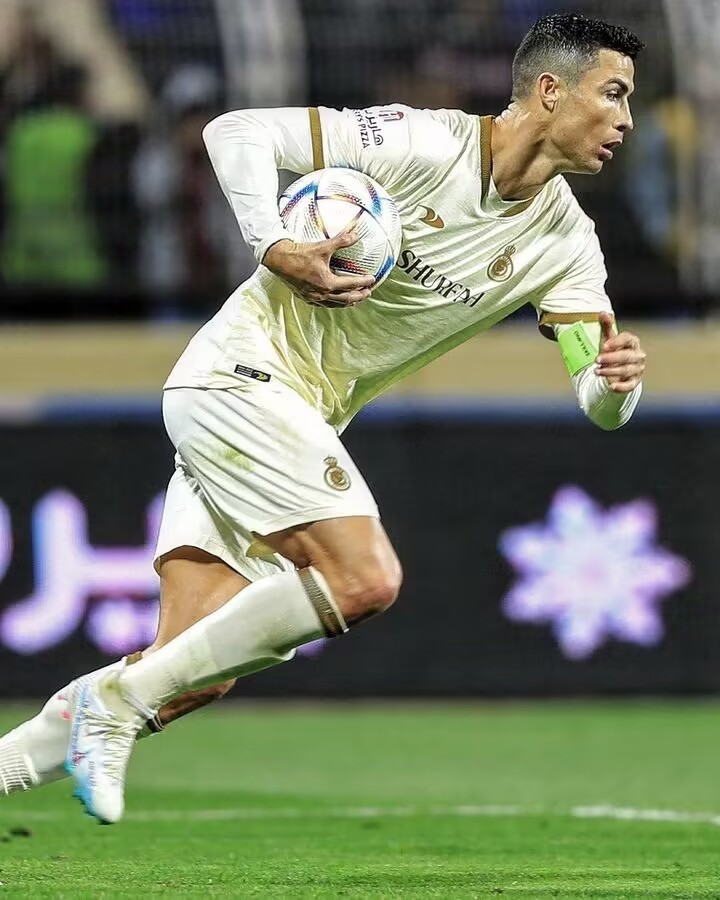  亚冠赛程吃紧，罗马今晚遗憾出局，话题不断，年轻球员得到机会