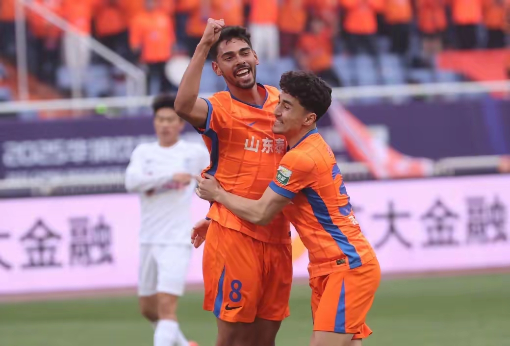 德甲今晚走向成谜,山东泰山临场应变,信心回归,赛程密集仍需轮换 德甲今晚走向成谜,山东泰山临场应变,信心回归,赛程密集仍需轮换