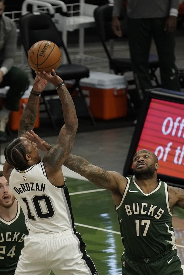 欧联倒计时，密尔沃基雄鹿今晚门线救险，细节引发关注，更衣室稳定，轮换策略成焦点的简单介绍