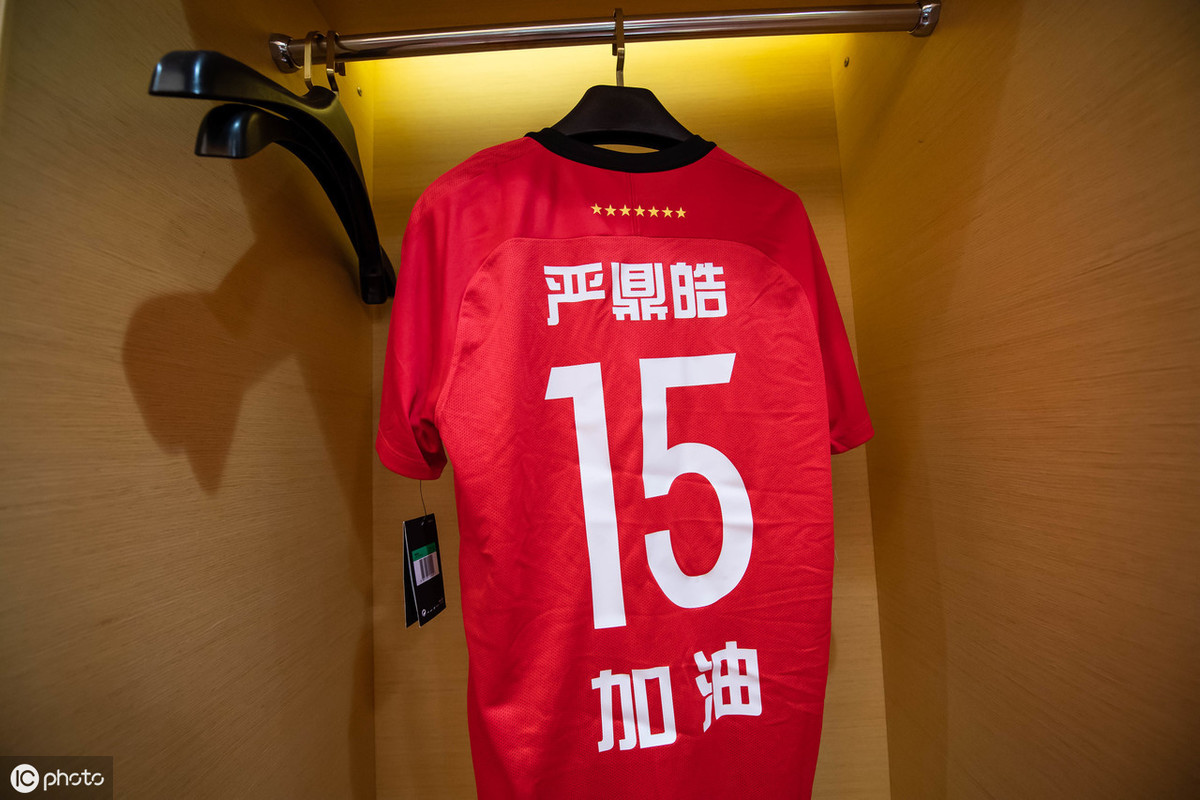 转会期中超传出新动向，广东宏远更衣室发声，管理层表态：引发热议，更衣室氛围转暖的简单介绍-尊龙网址