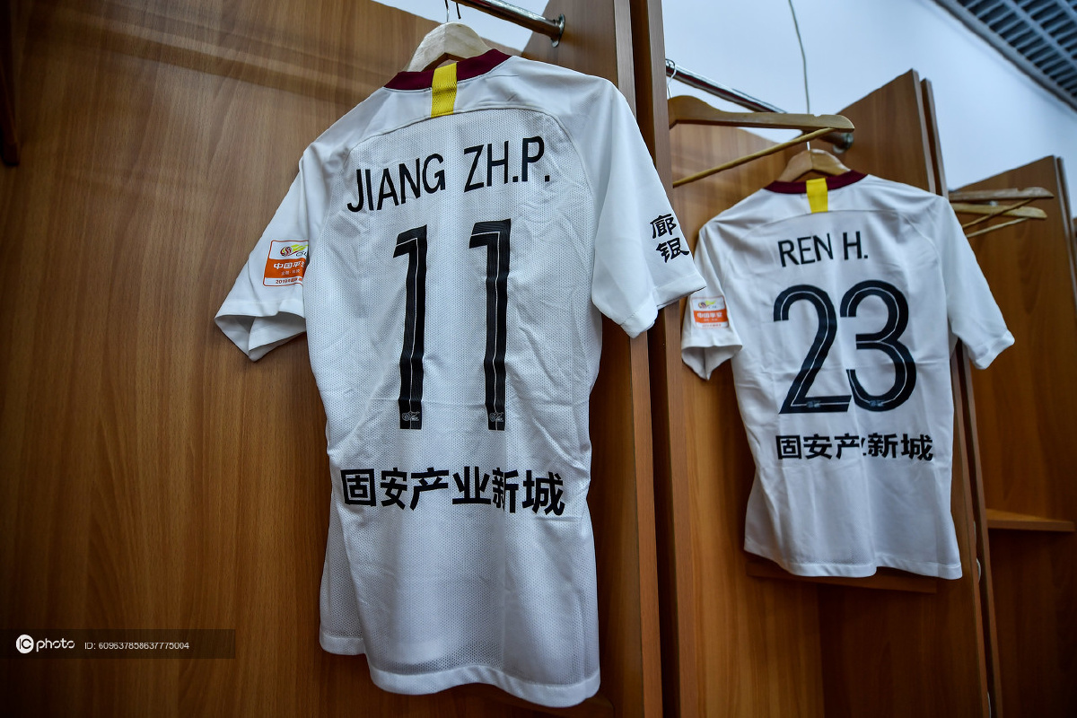 转会期中超传出新动向，广东宏远更衣室发声，管理层表态：引发热议，更衣室氛围转暖的简单介绍